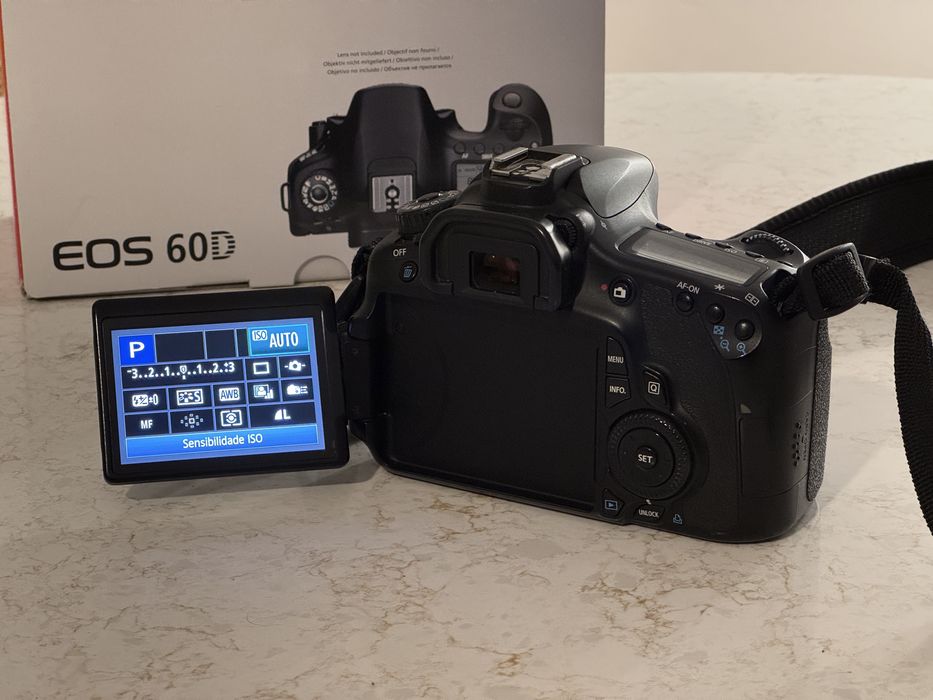 Canon EOS 60D + oferta - utilização amadora