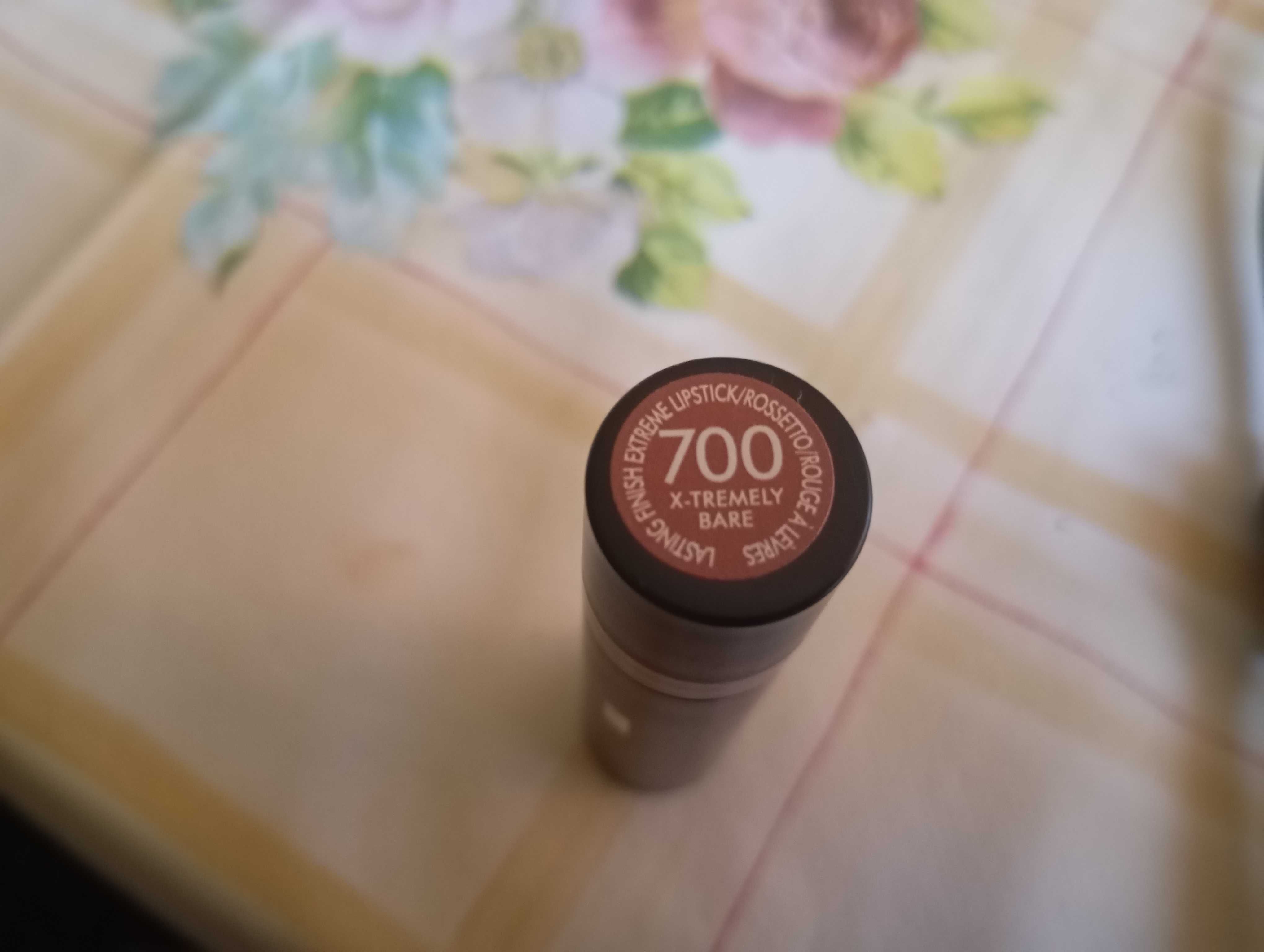Rimmel szminka Lasting Finish Xtrm 700 X-tremely Bare 4g