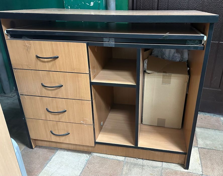 Продам компьютерний стіл