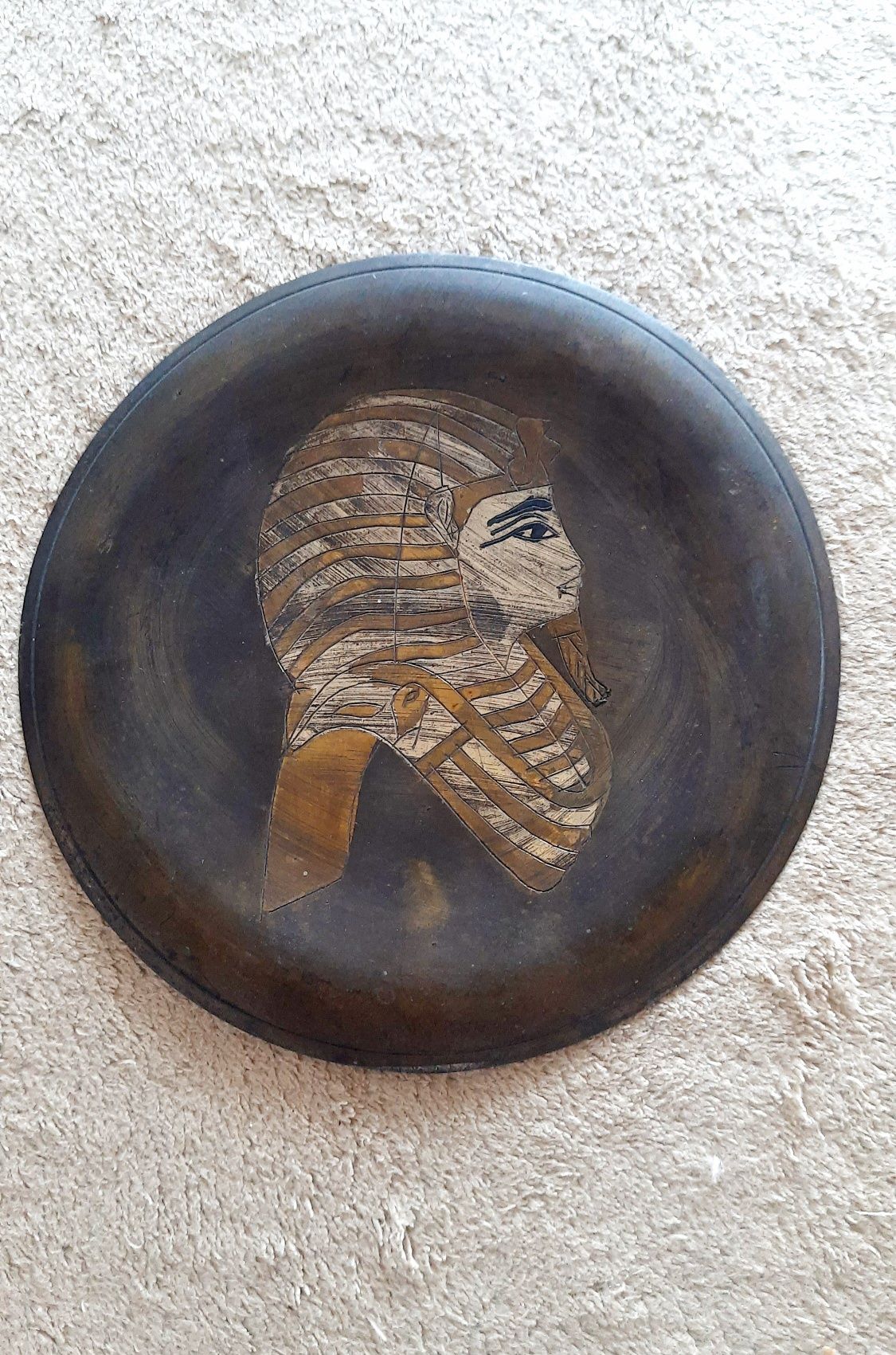 Настінне панно з латуні/ Декоративна тарілка з єгипетським фараоном