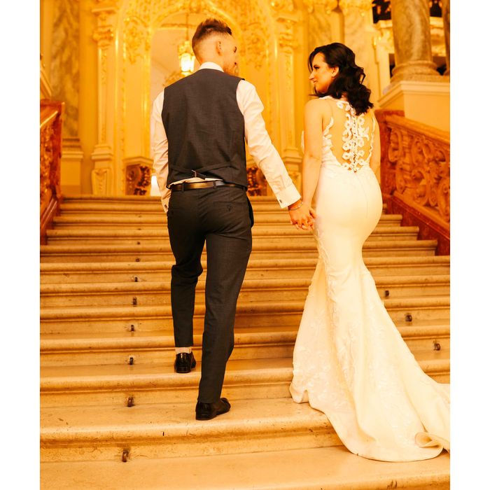 Весільна сукня сілует "рибка" зі шлейфом Omur Ozer турція