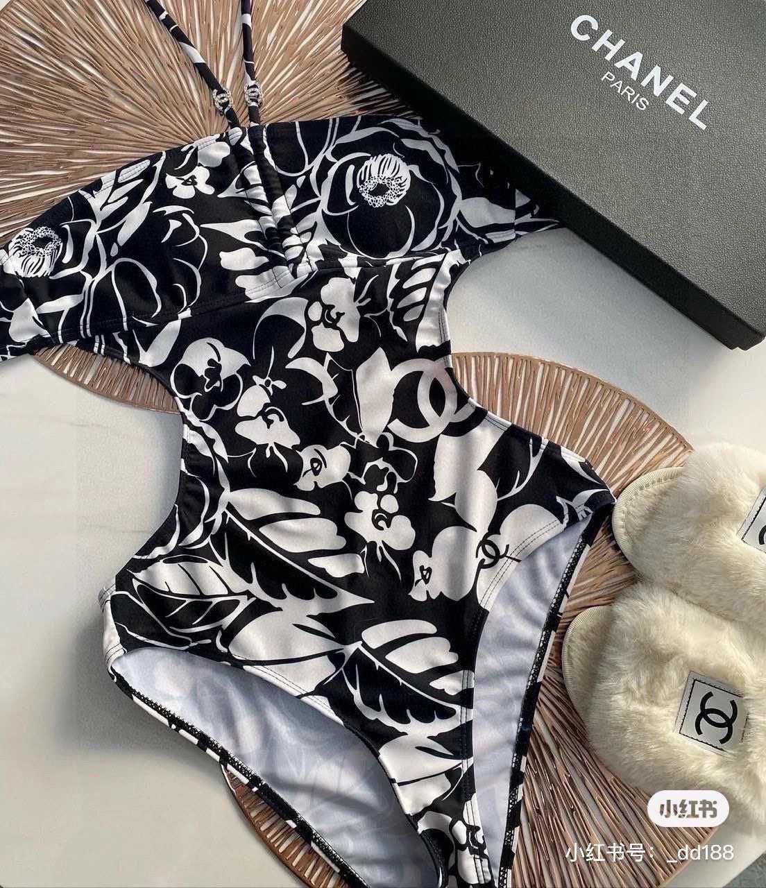Strój kąpielowy Chanel, plaża