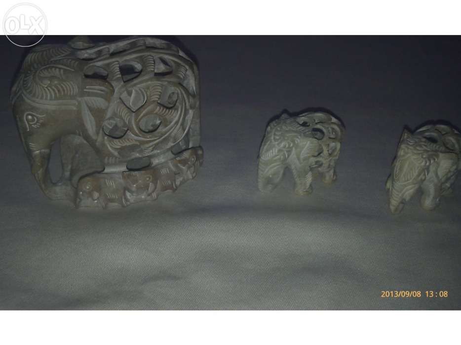 Lote de 3 elefantes miniatura em pedra de sabão de Goa India