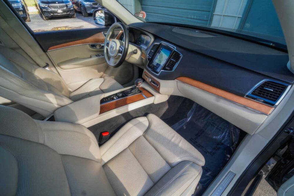 Volvo XC90      2018