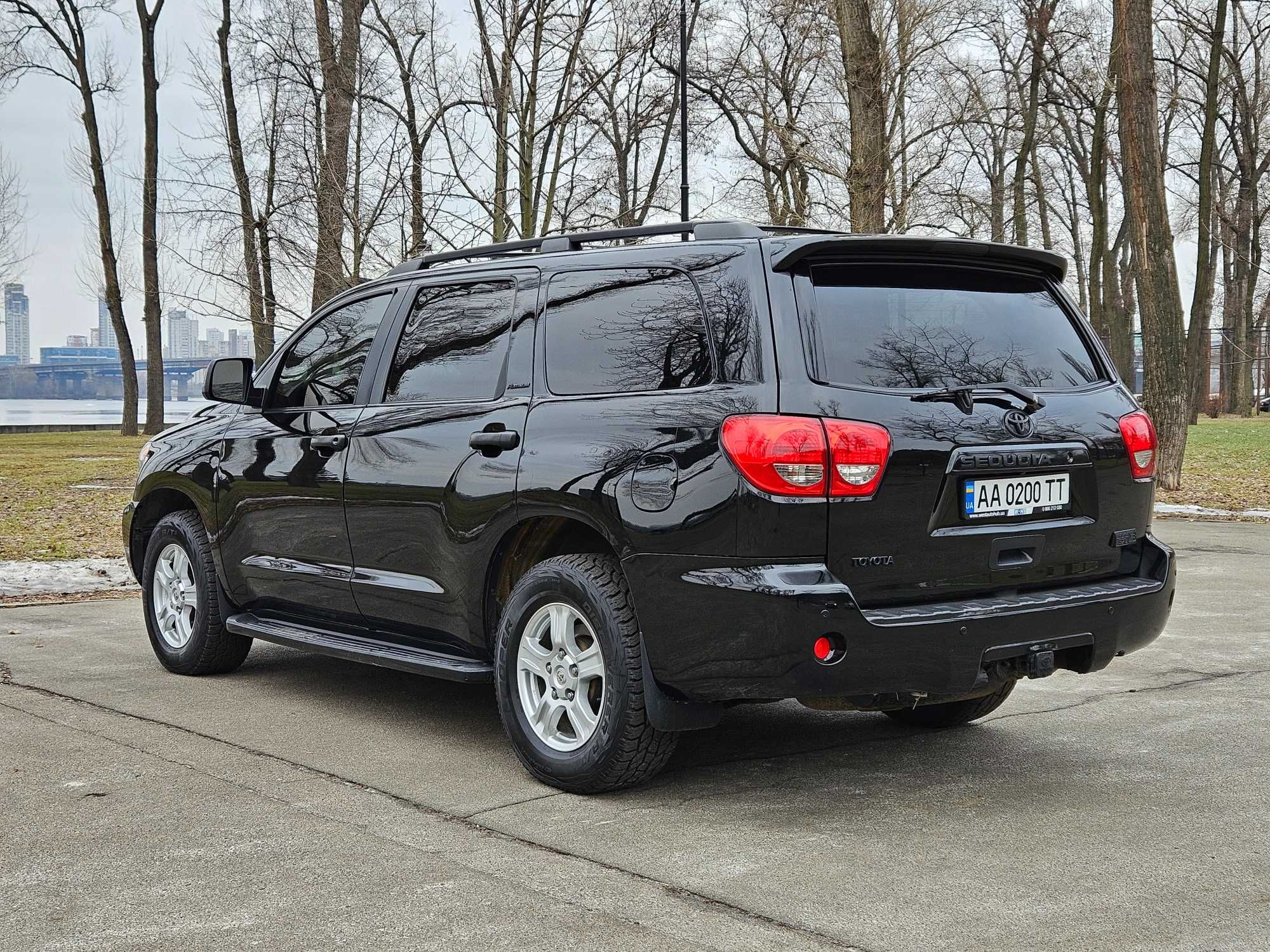 Toyota Sequoia 4WD / 5.7 Газ-Бензин