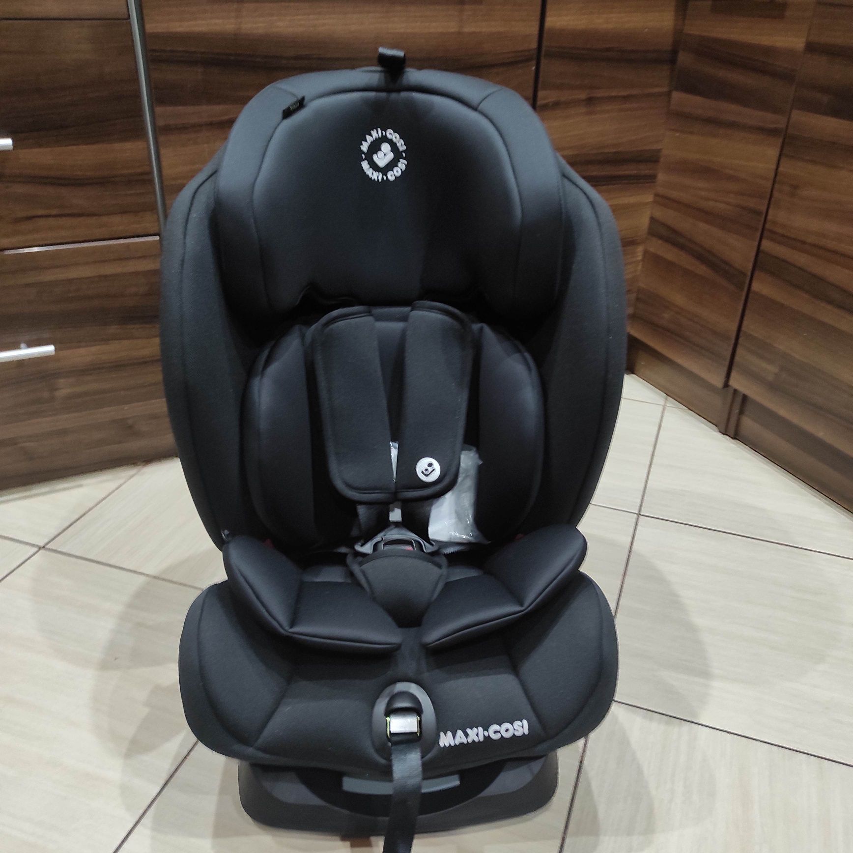 Nowy fotelik samochodowy Maxi Cosi Titan,9-36 kg, ADAC.