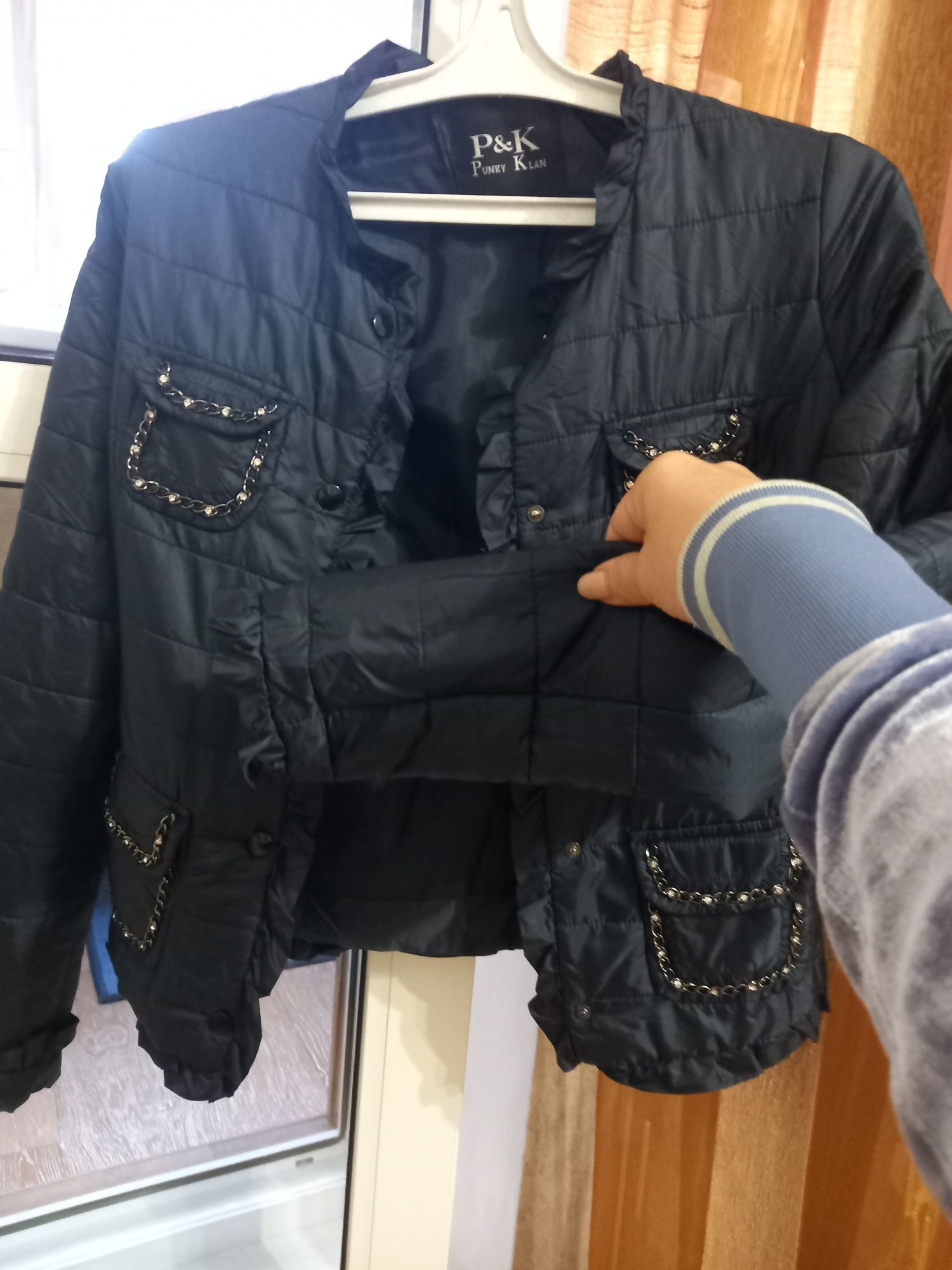 Продаю куртку розмір 36 р S 150 грн