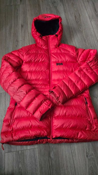 Продам курточку пуховик Helly Hansen  down 700