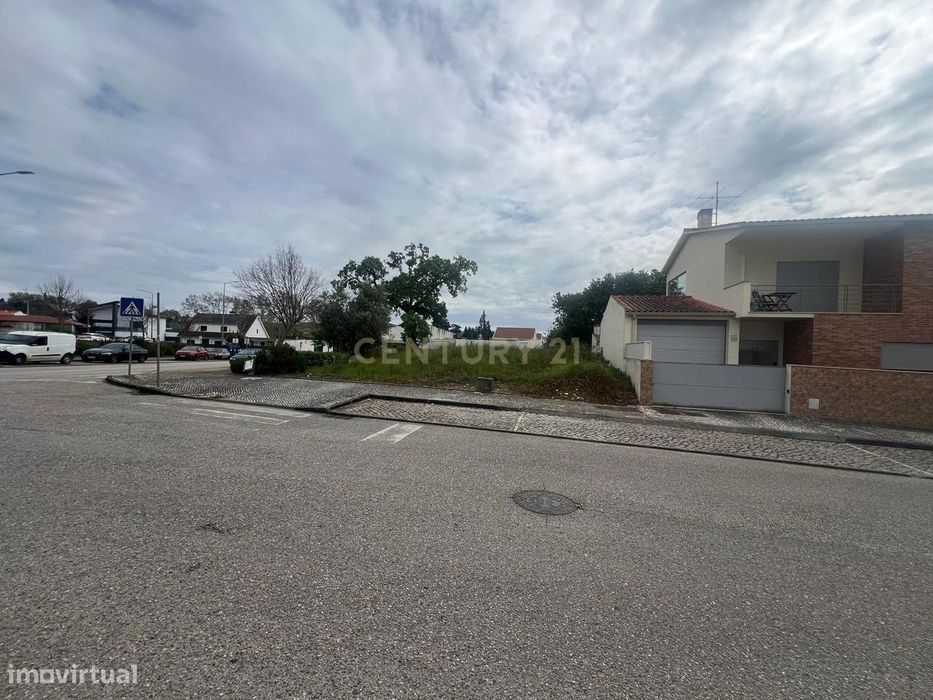 Terreno à Venda em Condeixa-a-Nova, Coimbra: Oportunidade Única