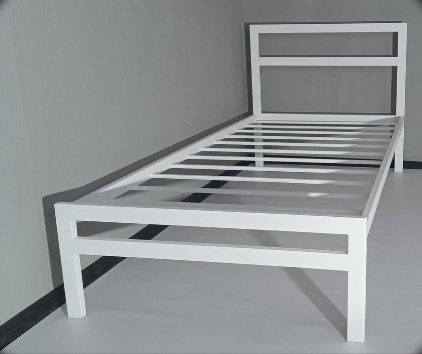 Металеве ліжко від виробника білий колір. Кровать белая лофт усиленная