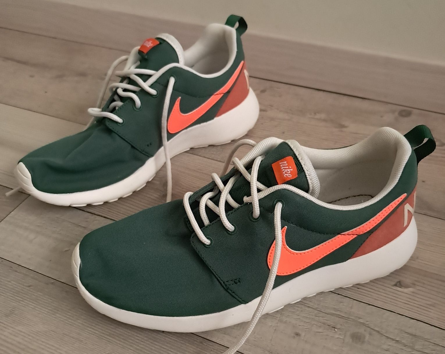 Кросівки NIKE (р.38,5)