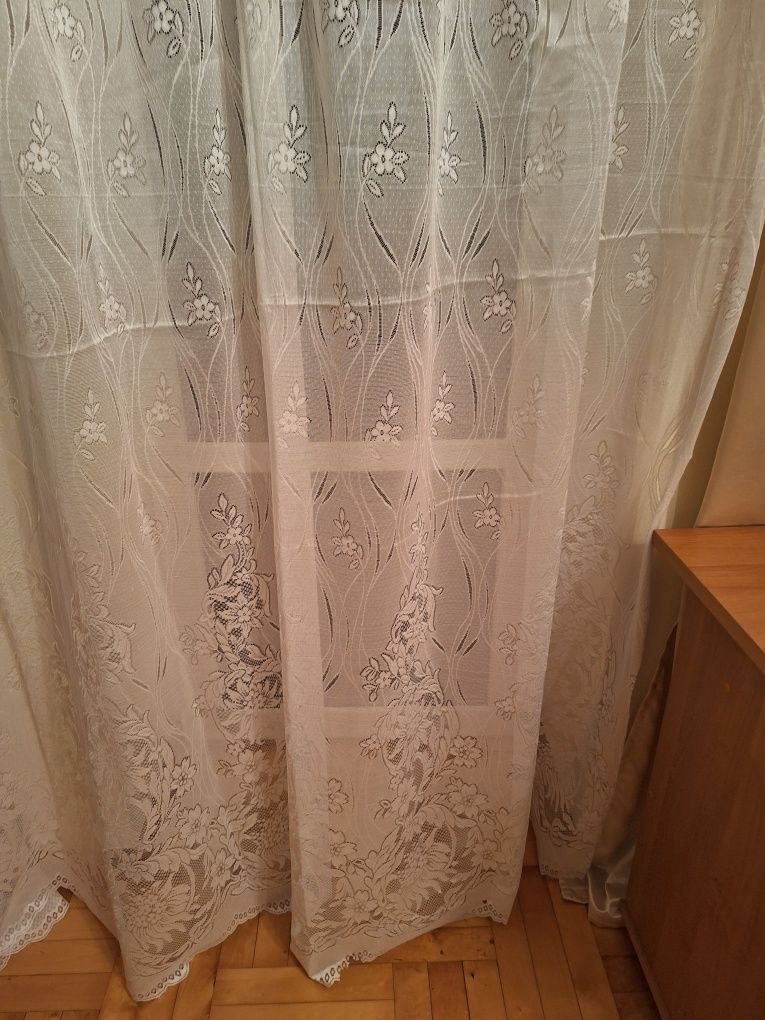 Firanka gęsta o wymiarach wys. 247x 340 cm