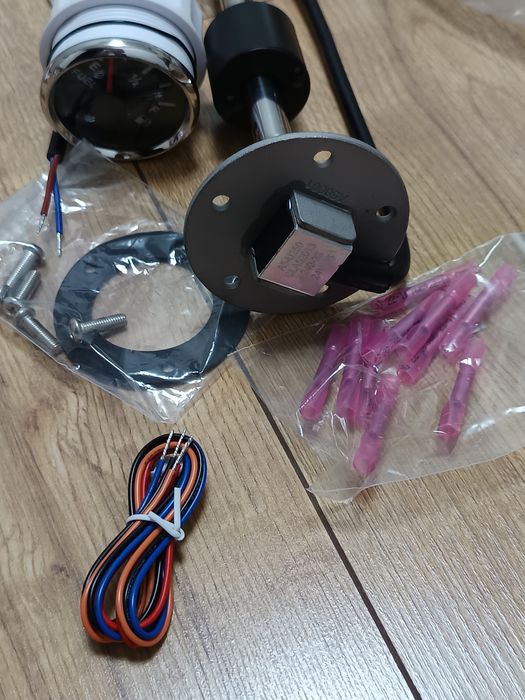 Czujnik poziomu paliwa cieczy zestaw z wodzikiem