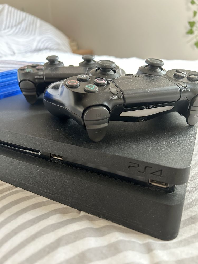 Playstation 4 Slim