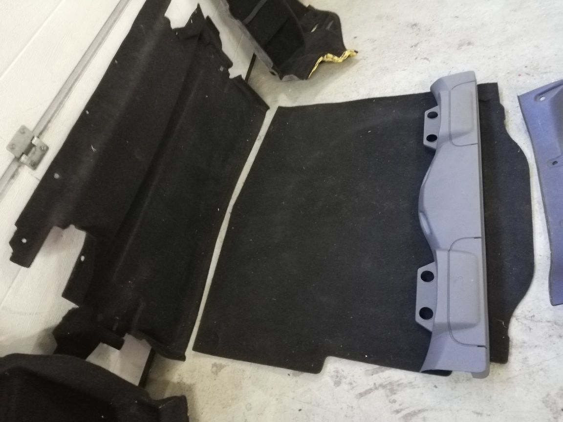 Tapicerka wykładzina boczek bagażnika Ford Focus mk2 CC kabriolet cabr