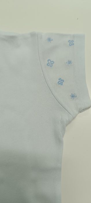 T shirt de menina marca Benetton . Usado