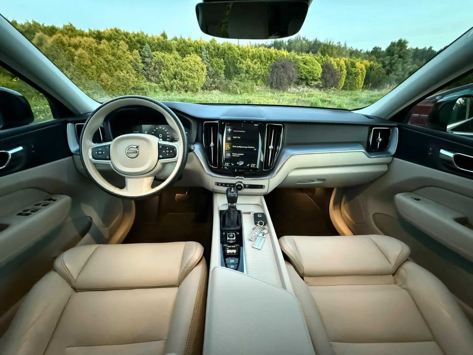 Volvo XC 60 D4 AWD Momentum      2018
