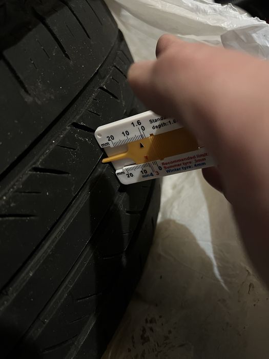 Літня резина шини 235/60/18 в гарному стані