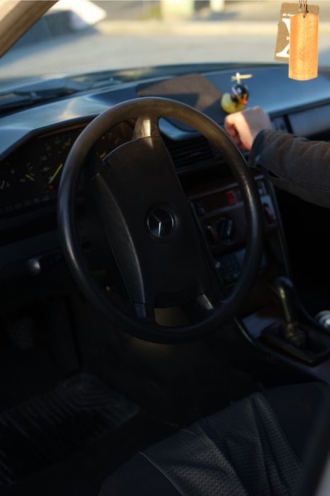 Mercedes-Benz W124 200D