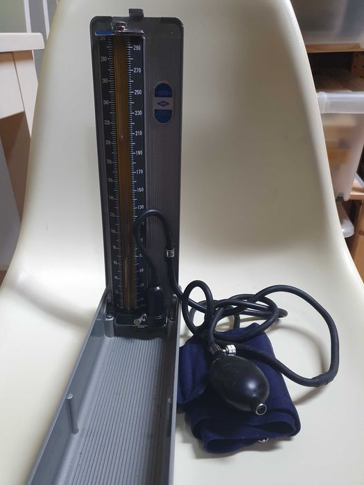 Máquina de medir tensão