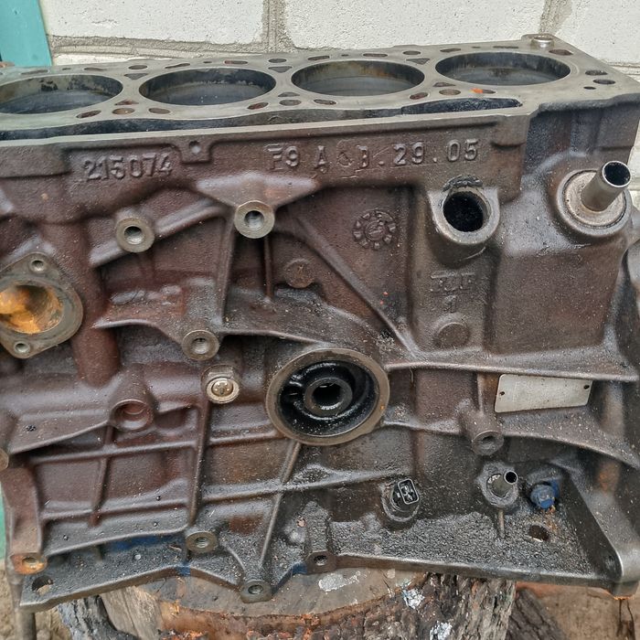 Блок циліндрів та його циліндрів