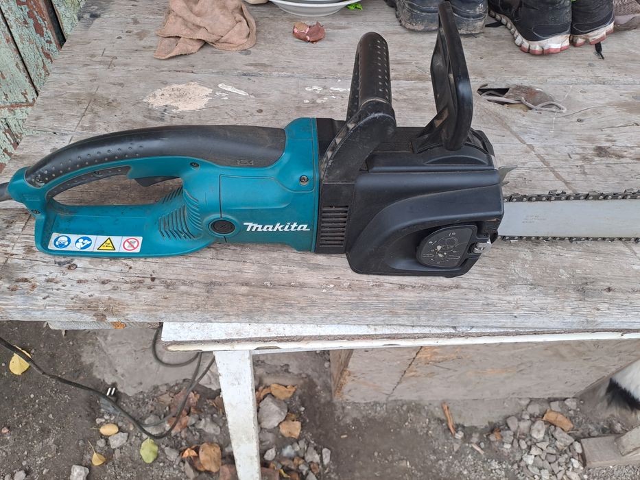 Електропила makita UK4530A