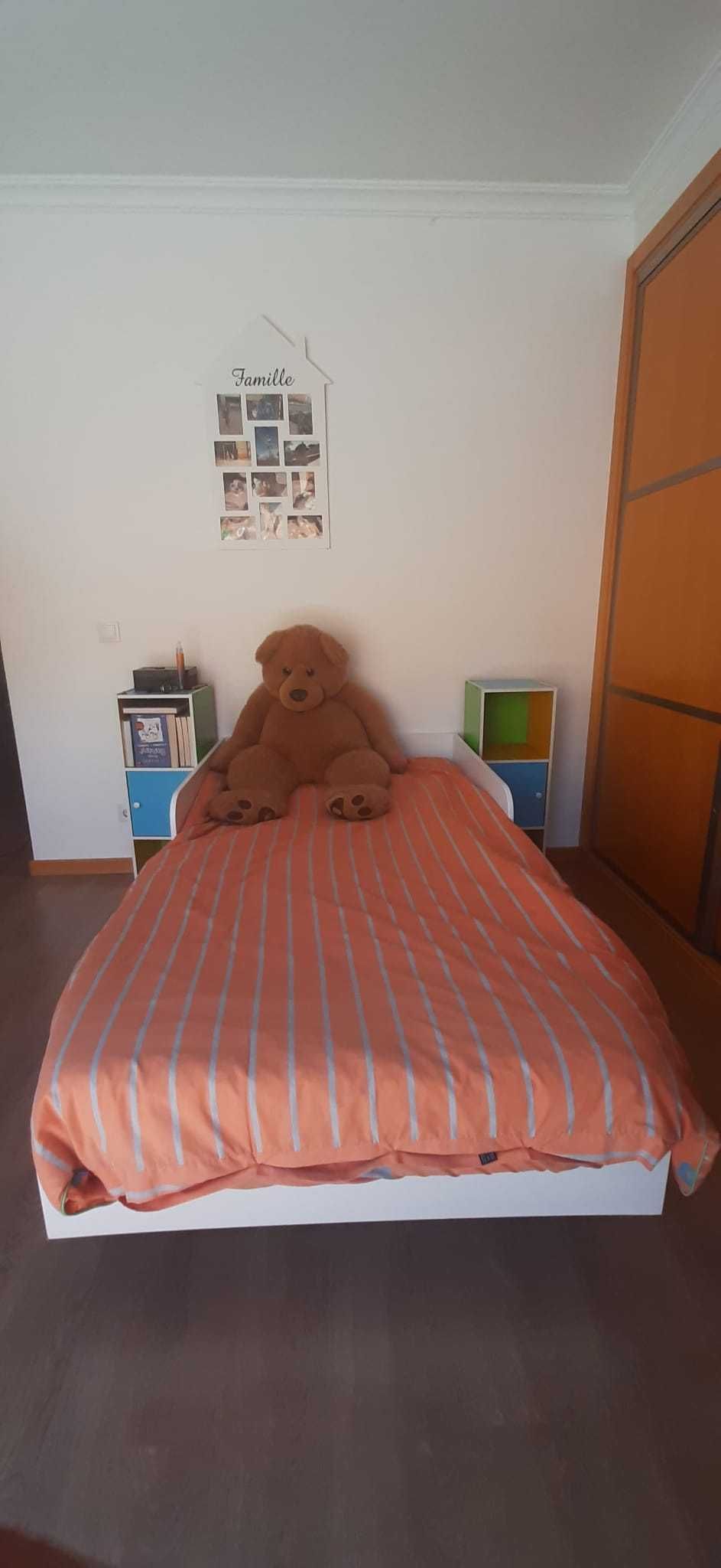 PACK de  cama , mesa de cabeceira e edredom