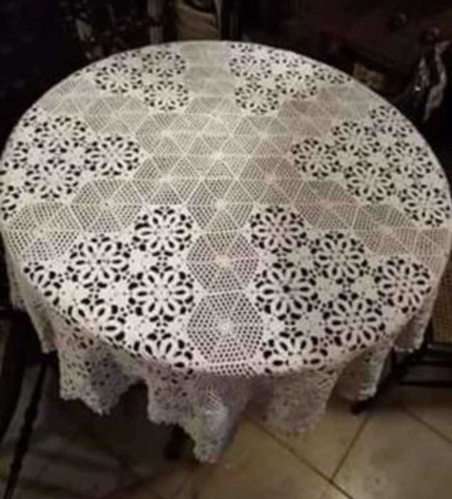 Pano de camilha em renda feito à mão