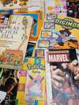 35 revistas,posters,cadernetzas e livros antigos