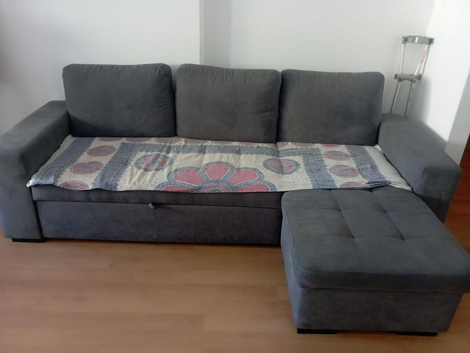 Sofá de 3 lugares com chaise longue e faz de cama