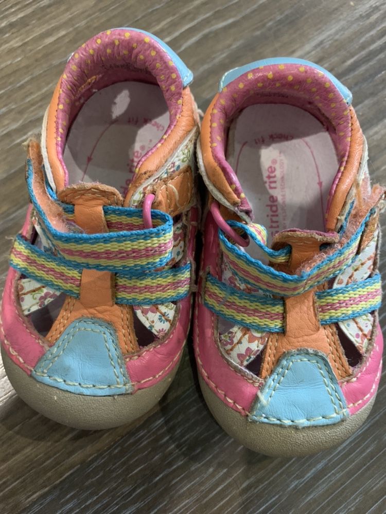 Шкіряне взуття для новонароджених. Перше взуття для дівчинки. Пінетки