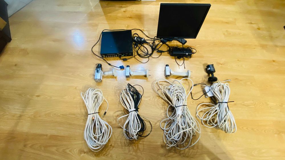 Zestaw kamer （4 kamery + NVR + pasujące kable）