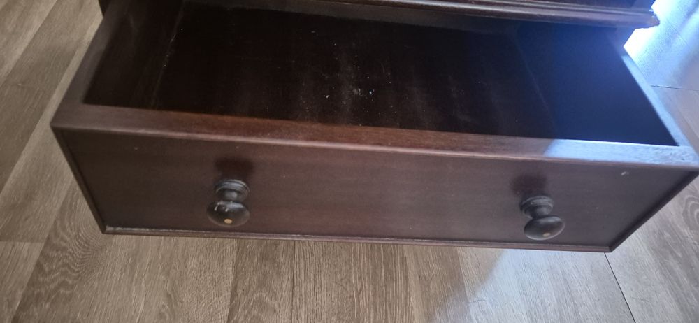 Móvel pequeno usado