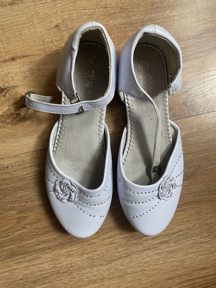 Sprzedam buty komunijne