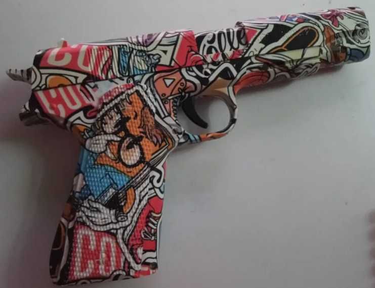 Zabawkowy pistolet tovolzerky