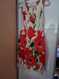 Kremowo-czerwona letnia sukienka w kwiaty