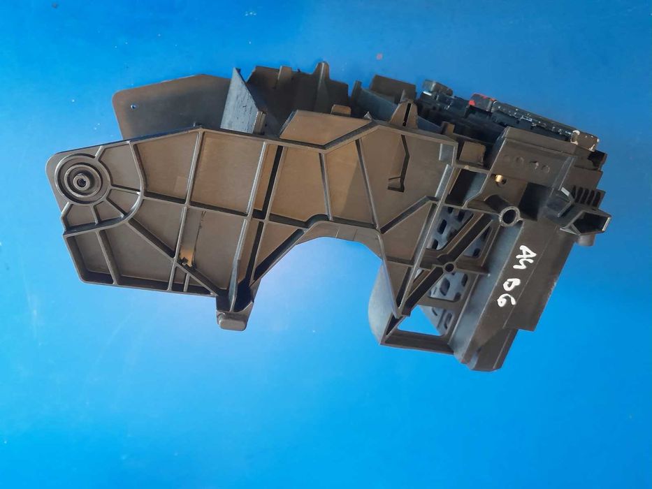 Konsola środkowa ramka radia stelaż Audi A4 B6 8E0'858005B