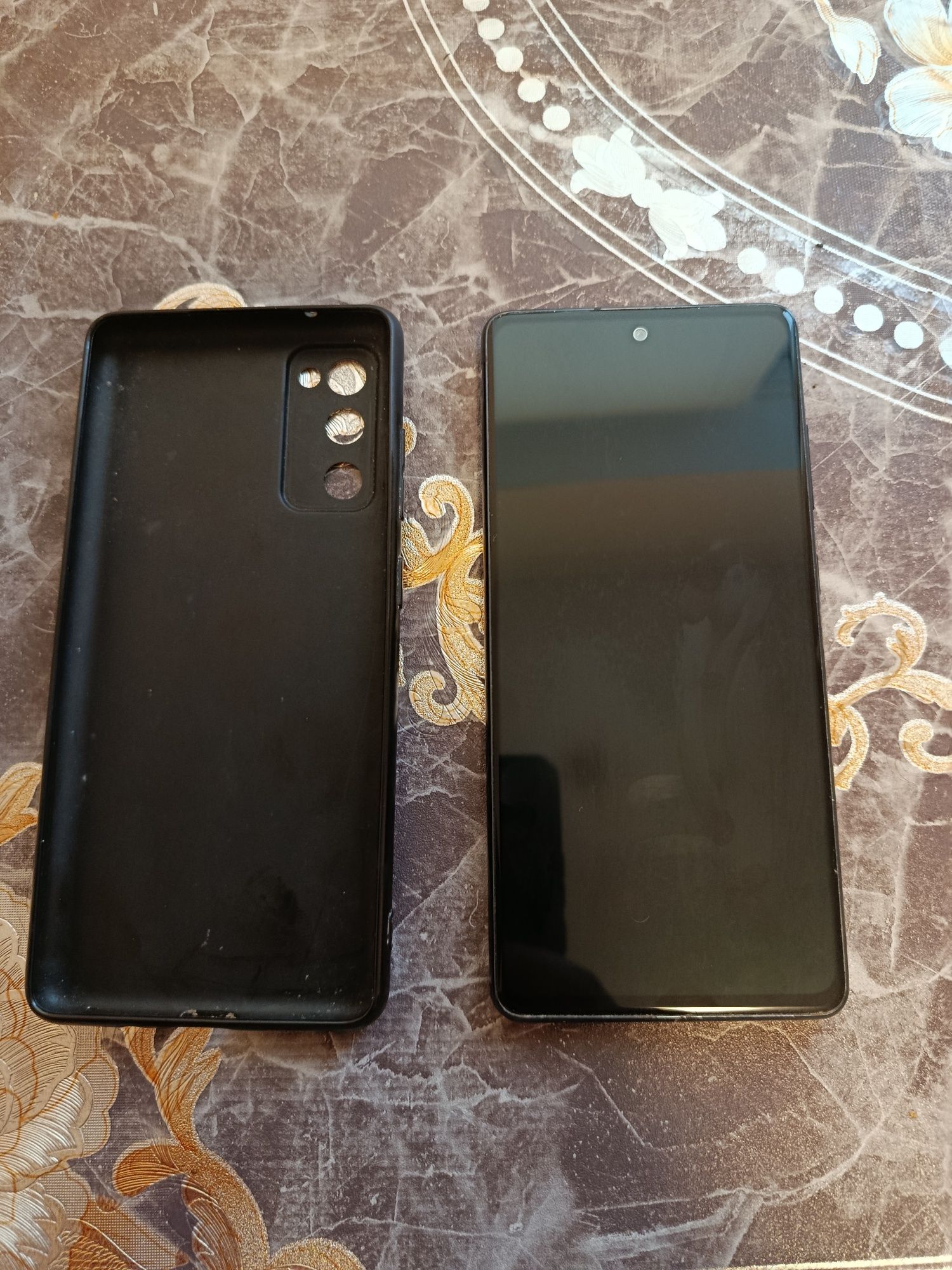Почті новий Самсунг s20FE 6/128