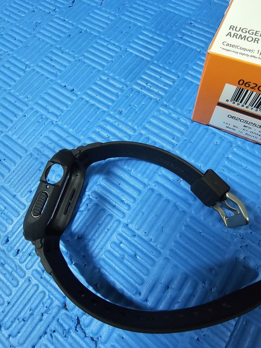Capa Spigen Tough Armor Pro para Apple Watch 7 / 8 / 9 (45 mm)