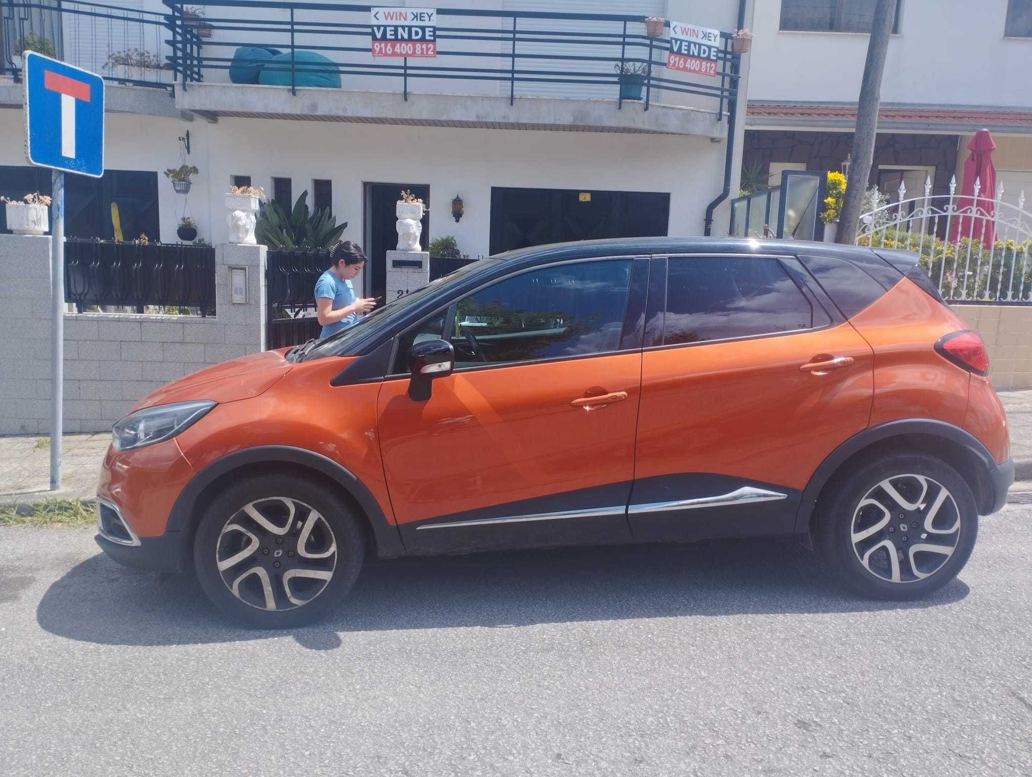 Renault Captur 2016, Cor Laranja, Estado: Muito Bom /Alguns arranhões