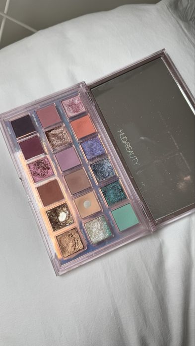 Huda Beauty paletka do oczy Mercury Retrograde