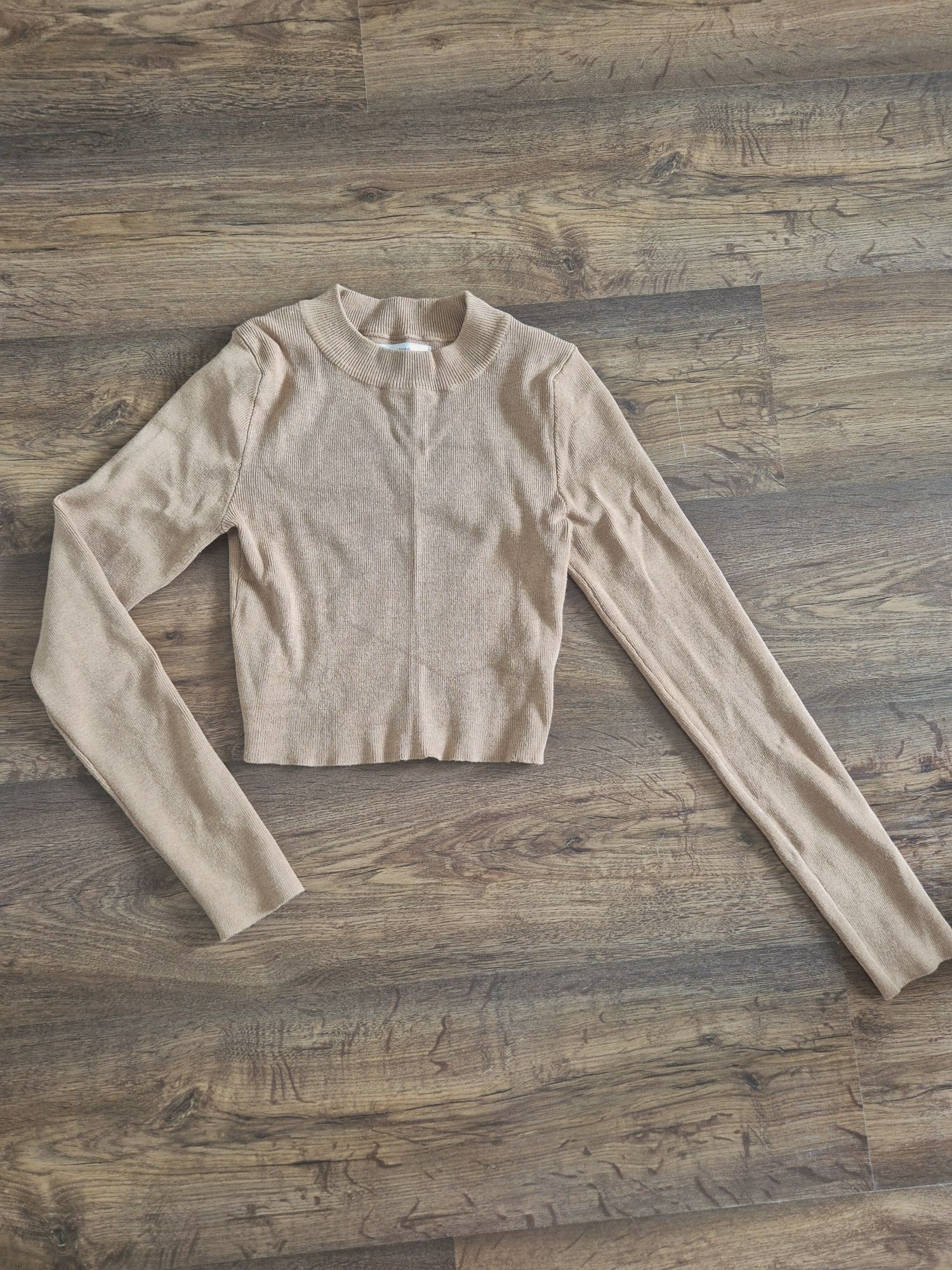 Crop top sweterkowy