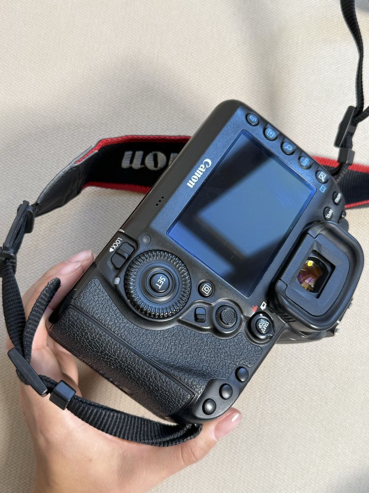 Фотоапарат Canon 5d mark 4