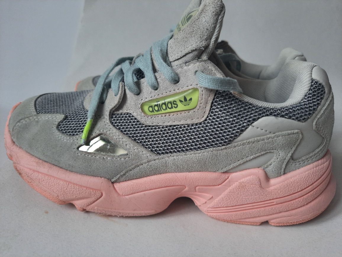 Buty damskie Adidas Falcon W FV1104 rozmiar 38