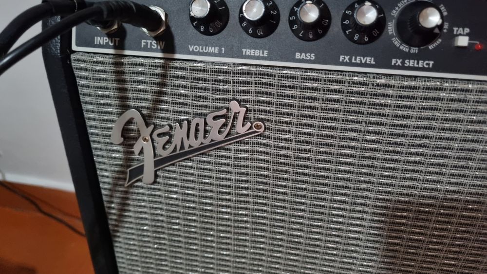 Troco/vendo Amplificador guitarra Fender