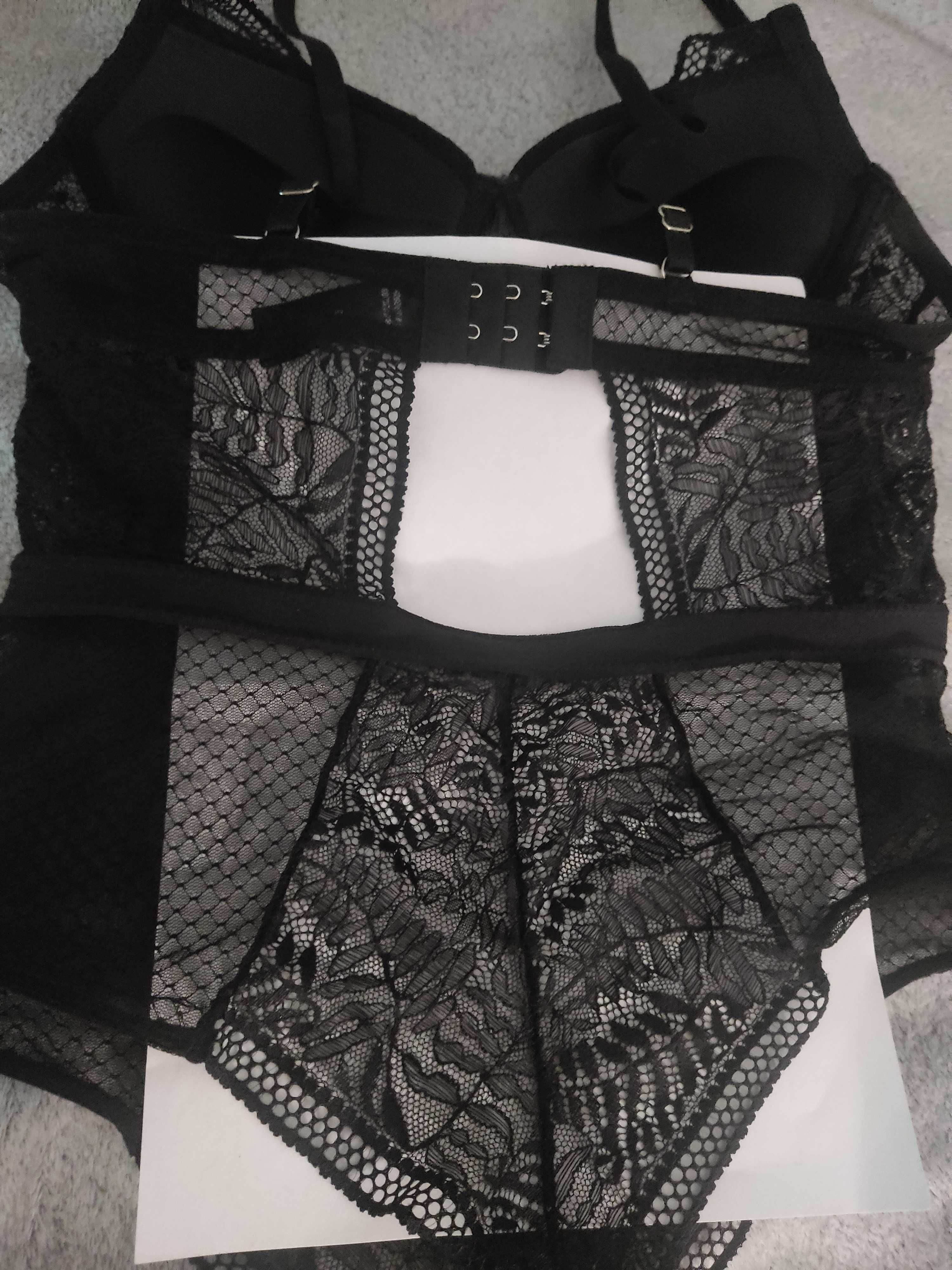 Piękne nowe koronkowe body
