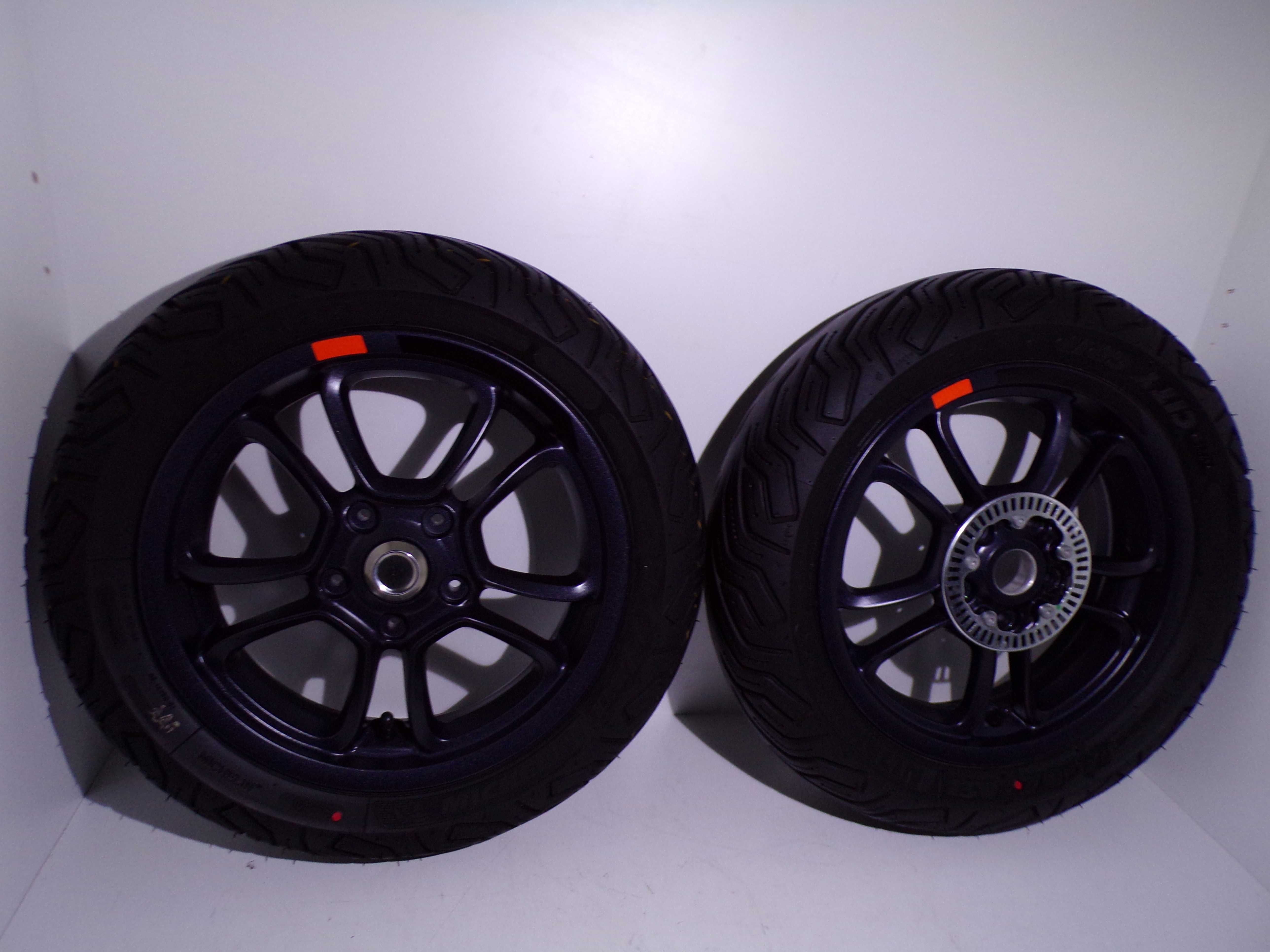 Koła Felgi z Oponami Najnowszy Model Vespa GTS 125/300cc OEM.