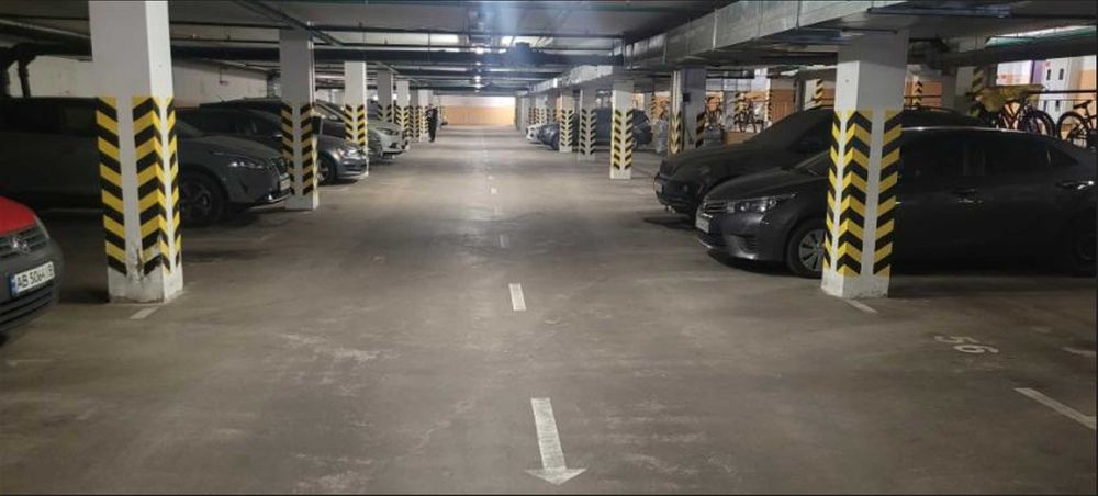 Оренда паркомісця (машиномісця) в паркінгу Чорних Запорожців, 26А