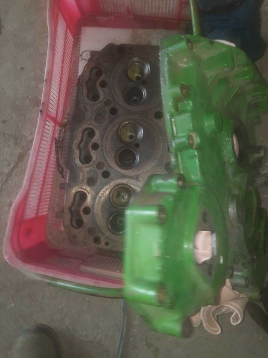 Głowica  silnika John Deere 3 cylindrowy
