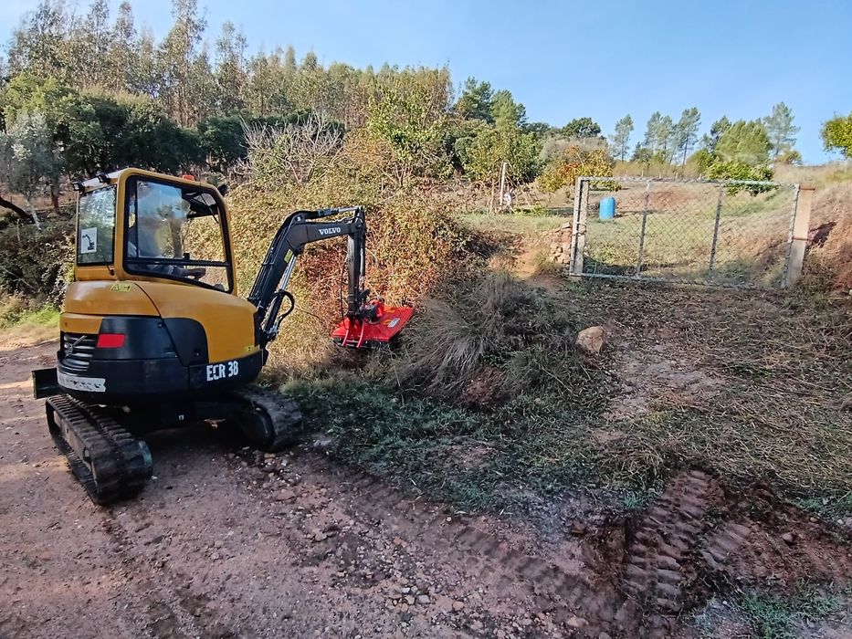 Serviço de mini-giratória e basculante